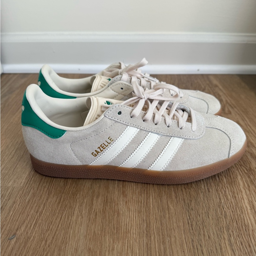 NWOB/T Adidas Spezial Men's Sneakers Shoes - Cream and White Size 8.